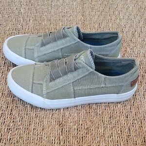 Jenn Ardor Green Slip-On Canvas Sneakers with Elastic Panels Size 6